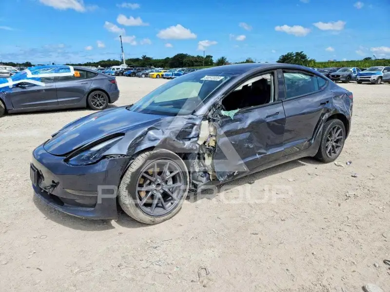 2023 Tesla Model 3 фото