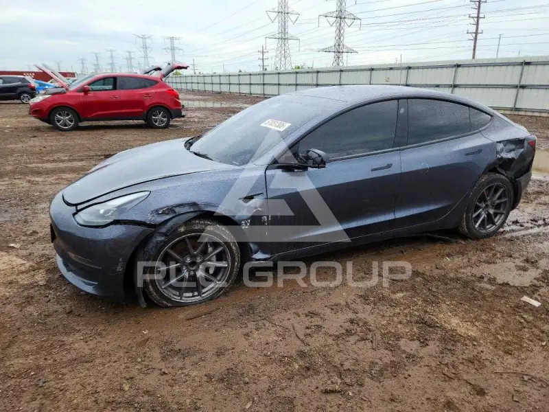 2023 Tesla Model 3 фото