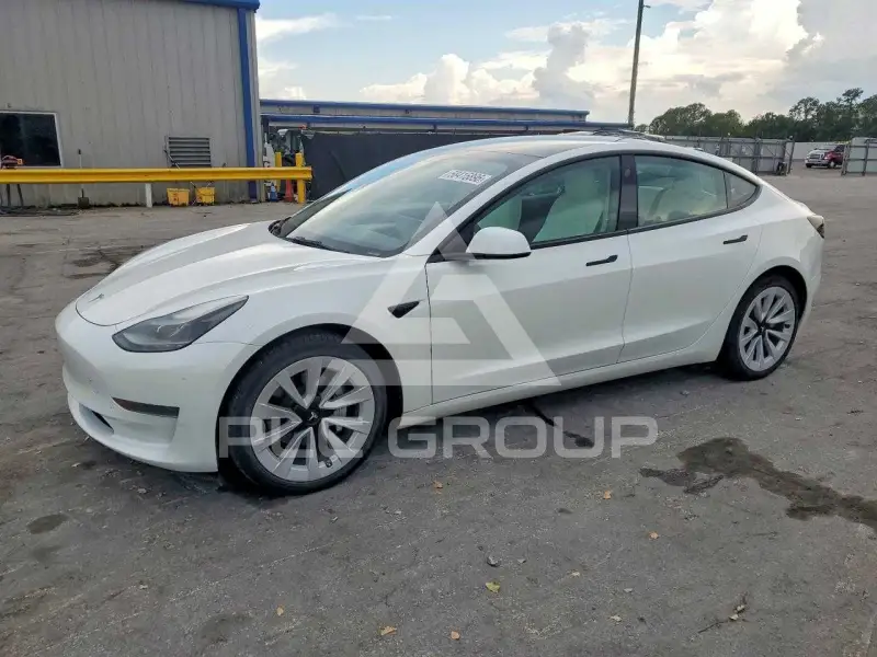 2023 Tesla Model 3 фото