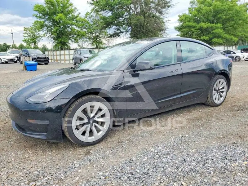 2023 Tesla Model 3 фото