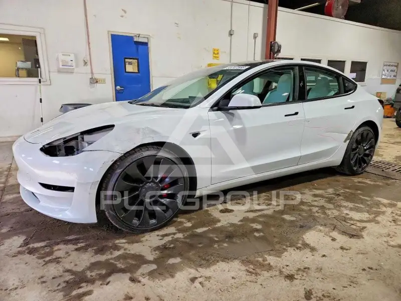 2023 Tesla Model 3 фото