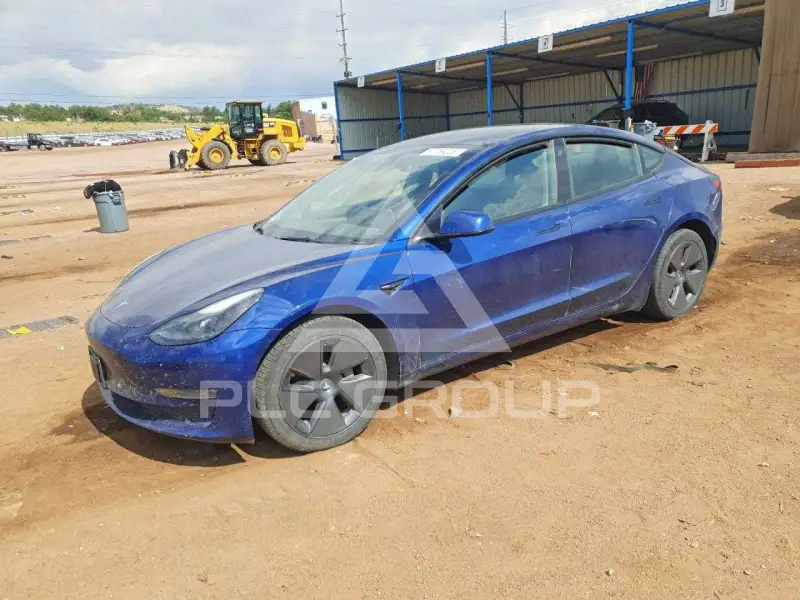 2023 Tesla Model 3 фото