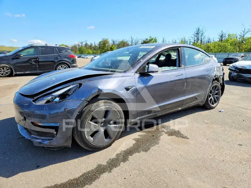 2023 Tesla Model 3 фото