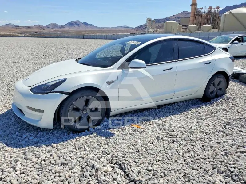 2023 Tesla Model 3 фото