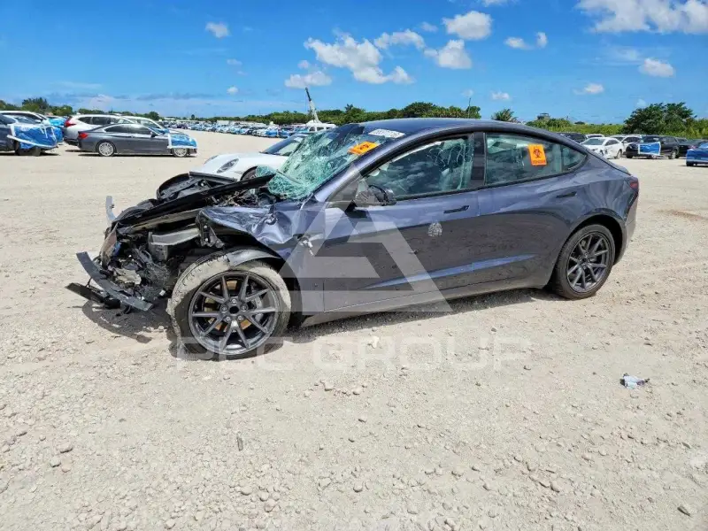 2023 Tesla Model 3 фото