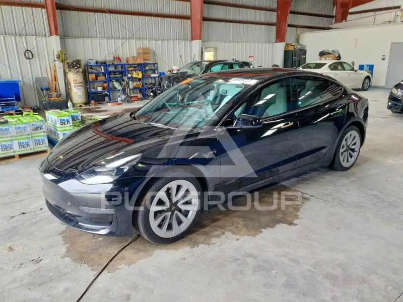 2023 Tesla Model 3 фото