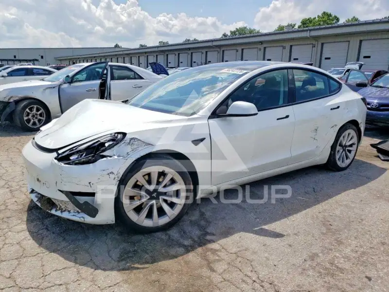 2023 Tesla Model 3 фото