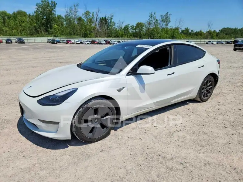 2023 Tesla Model 3 фото