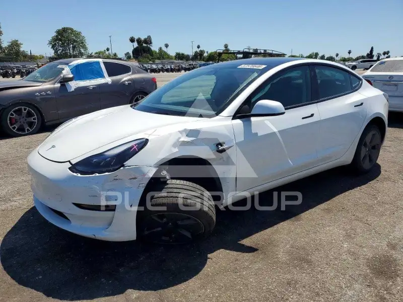 2023 Tesla Model 3 фото
