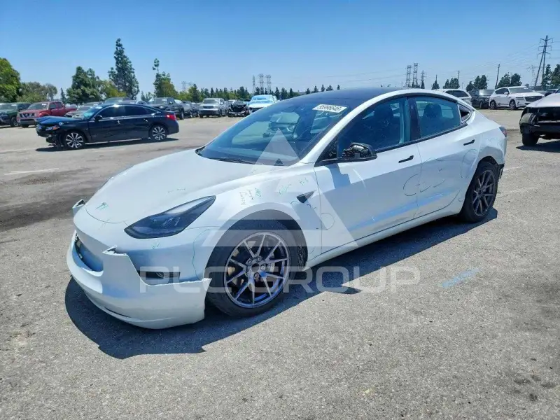 2023 Tesla Model 3 фото