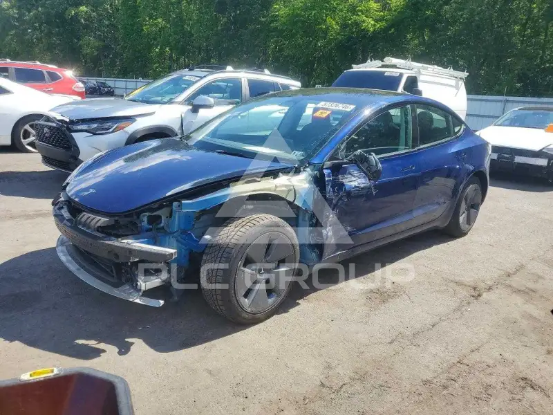 2023 Tesla Model 3 фото