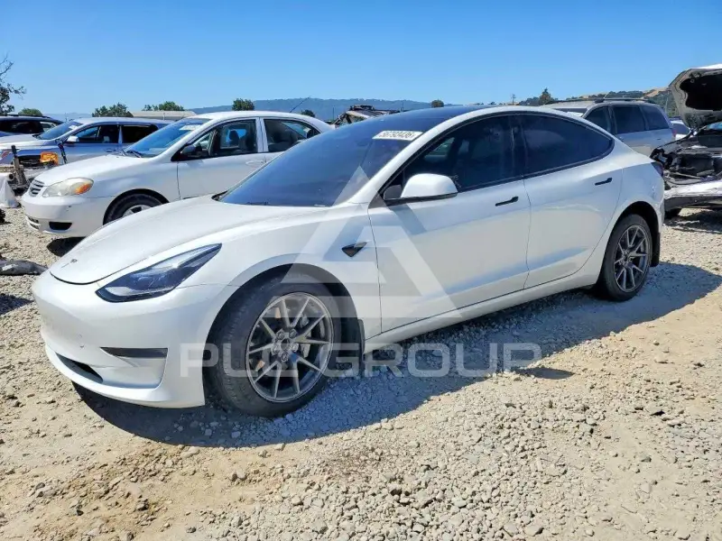 2023 Tesla Model 3 фото