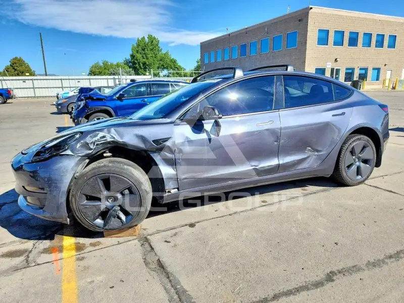 2023 Tesla Model 3 фото