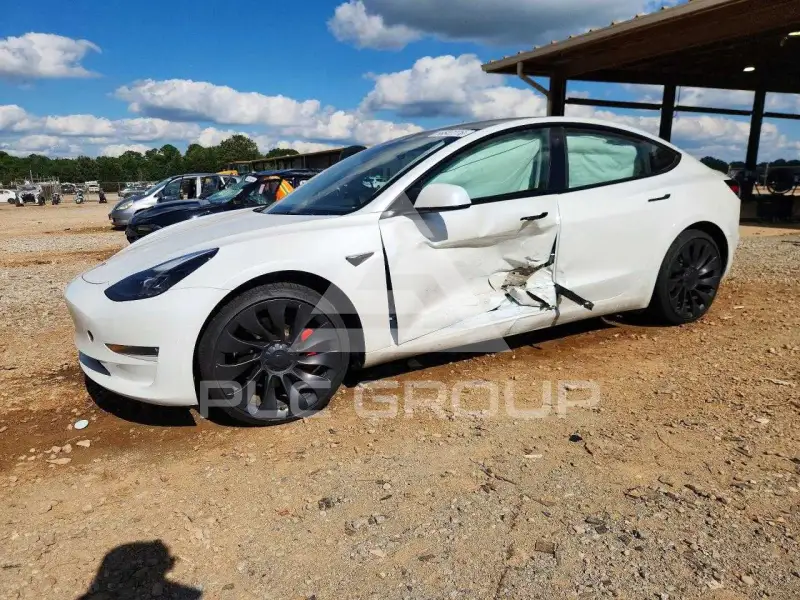 2023 Tesla Model 3 фото