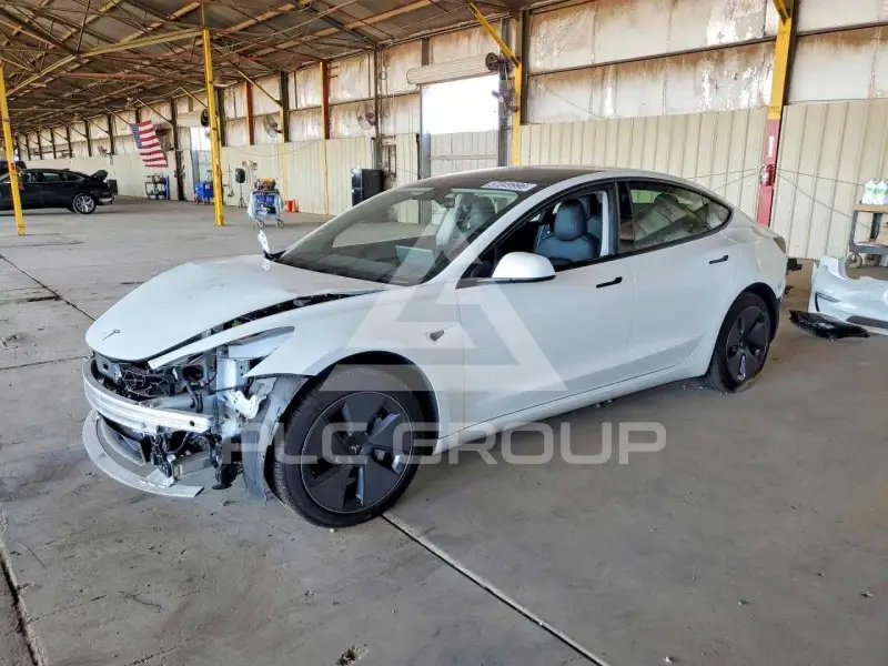 2023 Tesla Model 3 фото