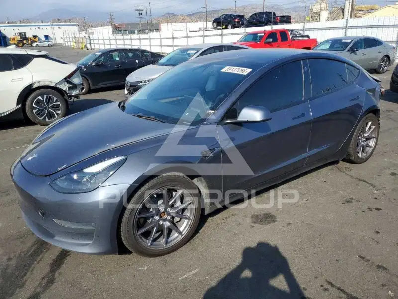 2023 Tesla Model 3 фото