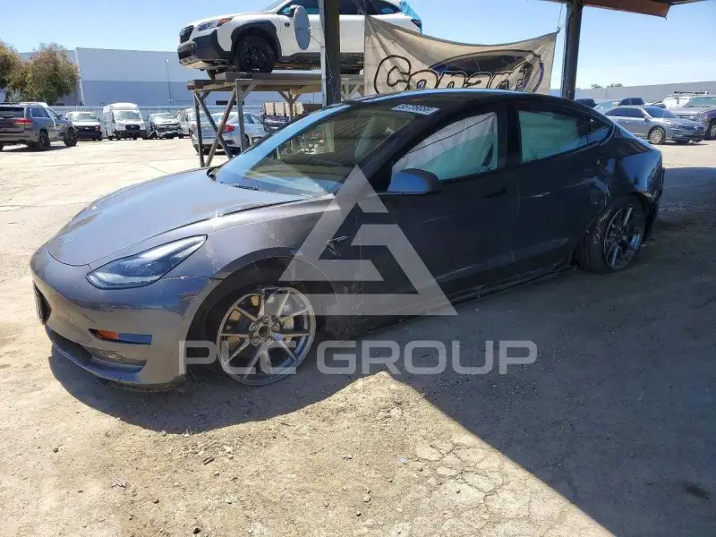 2023 Tesla Model 3 фото