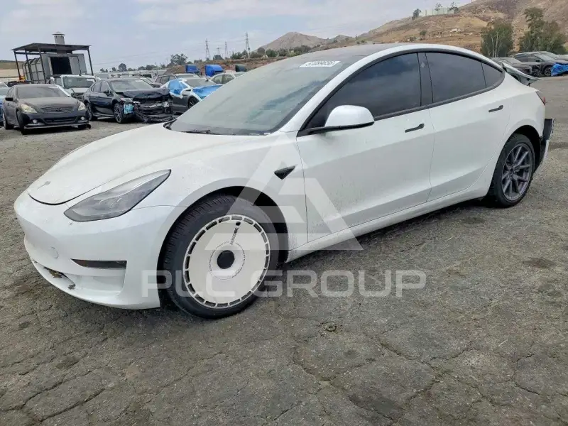 2023 Tesla Model 3 фото
