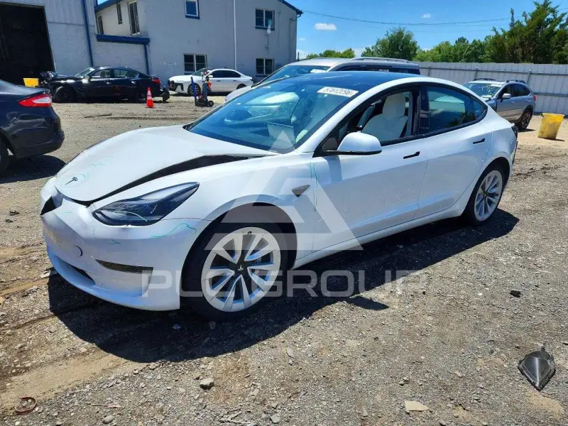2023 Tesla Model 3 фото