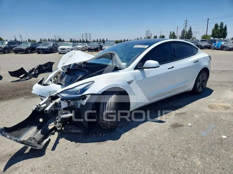 2023 Tesla Model 3 фото