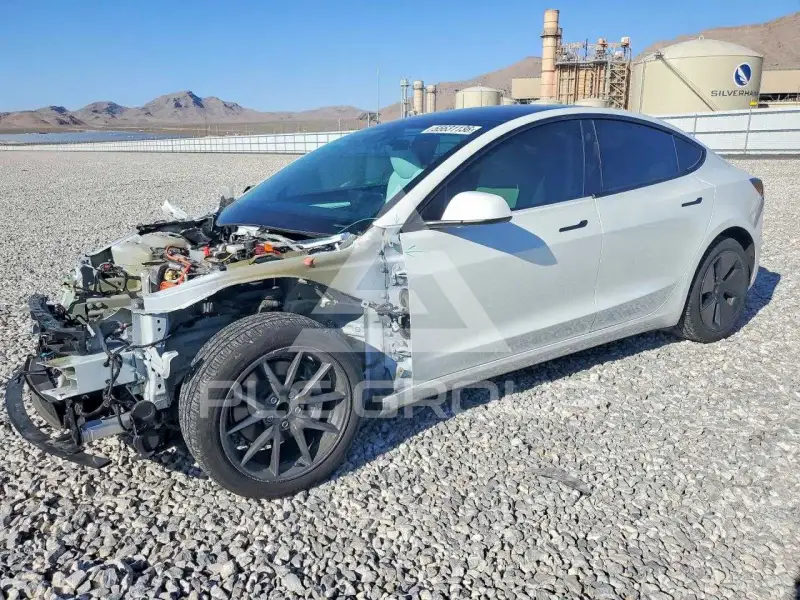 2023 Tesla Model 3 фото