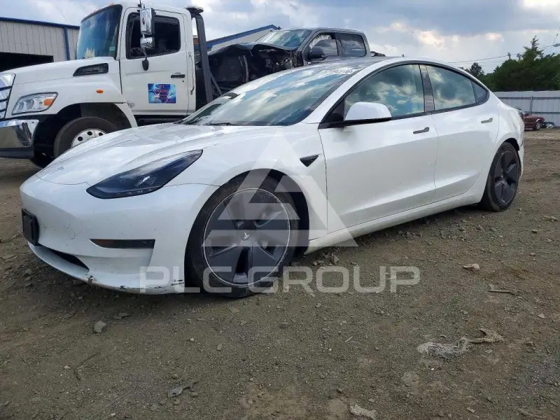 2023 Tesla Model 3 фото
