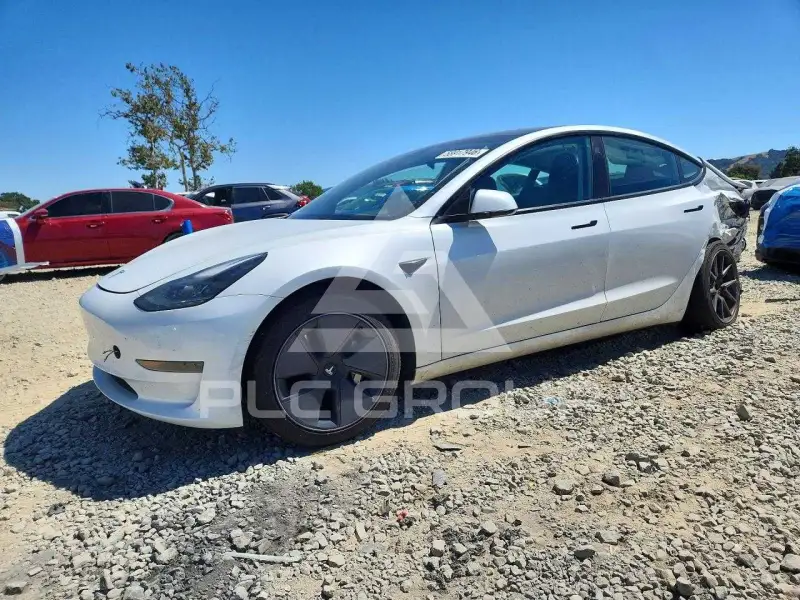 2023 Tesla Model 3 фото