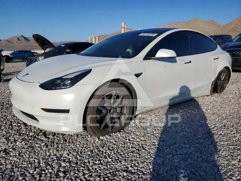 2023 Tesla Model 3 фото
