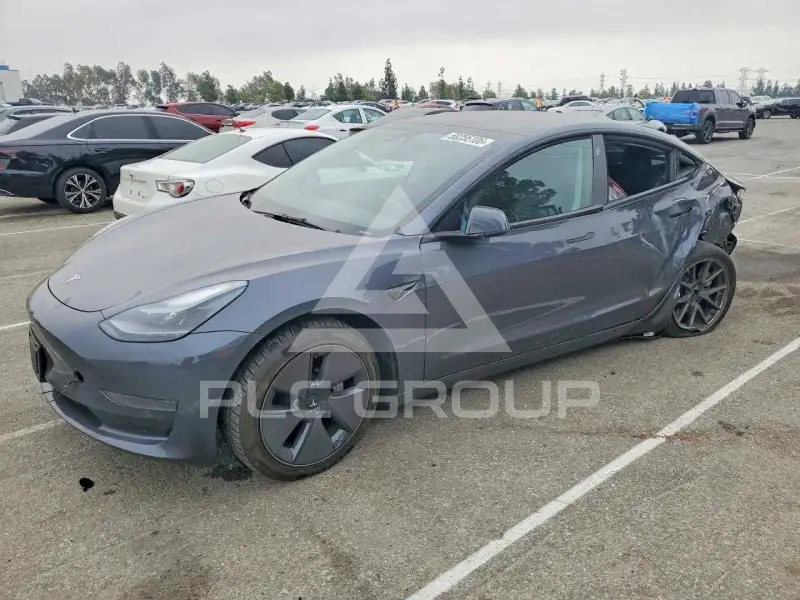 2023 Tesla Model 3 фото