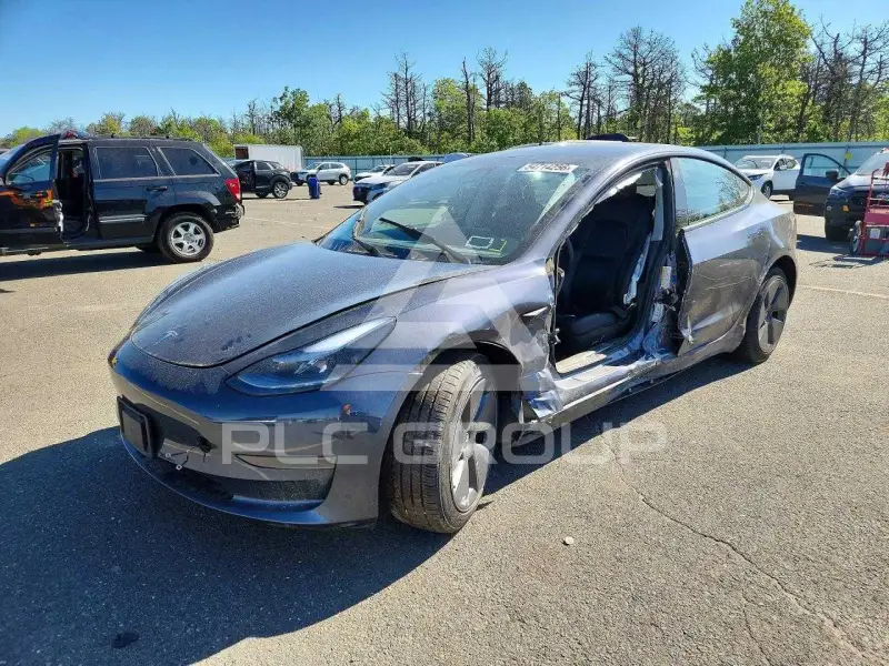 2023 Tesla Model 3 фото