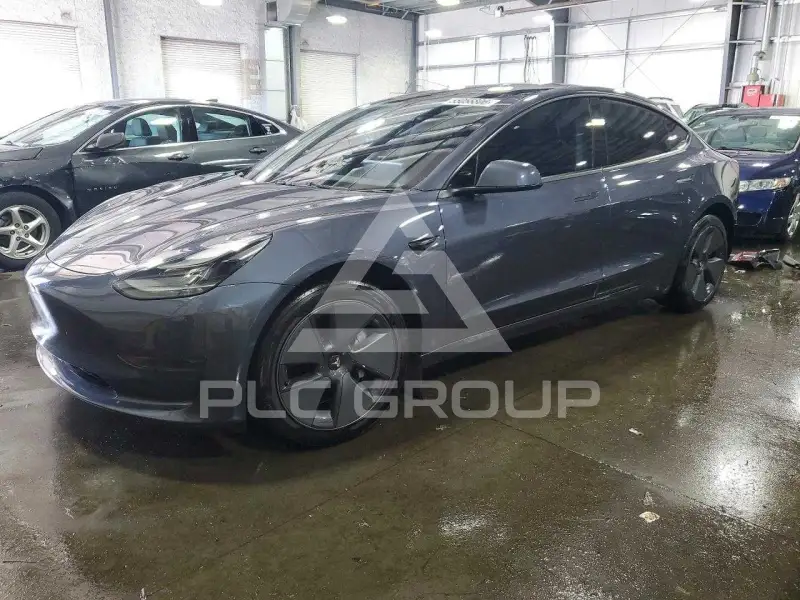 2023 Tesla Model 3 фото