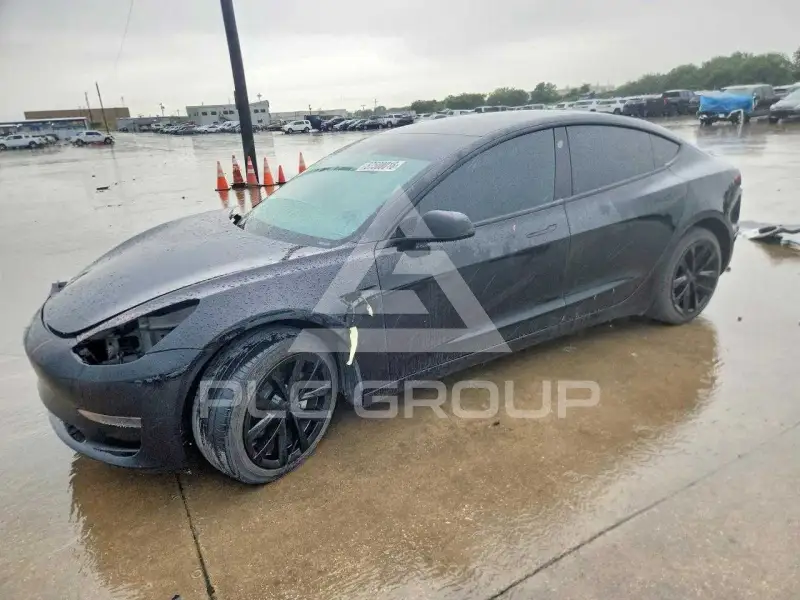 2023 Tesla Model 3 фото
