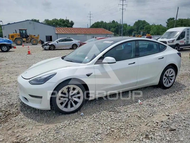 2023 Tesla Model 3 фото