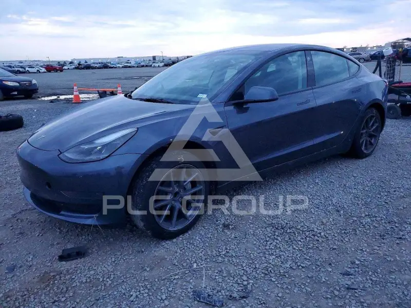 2023 Tesla Model 3 фото