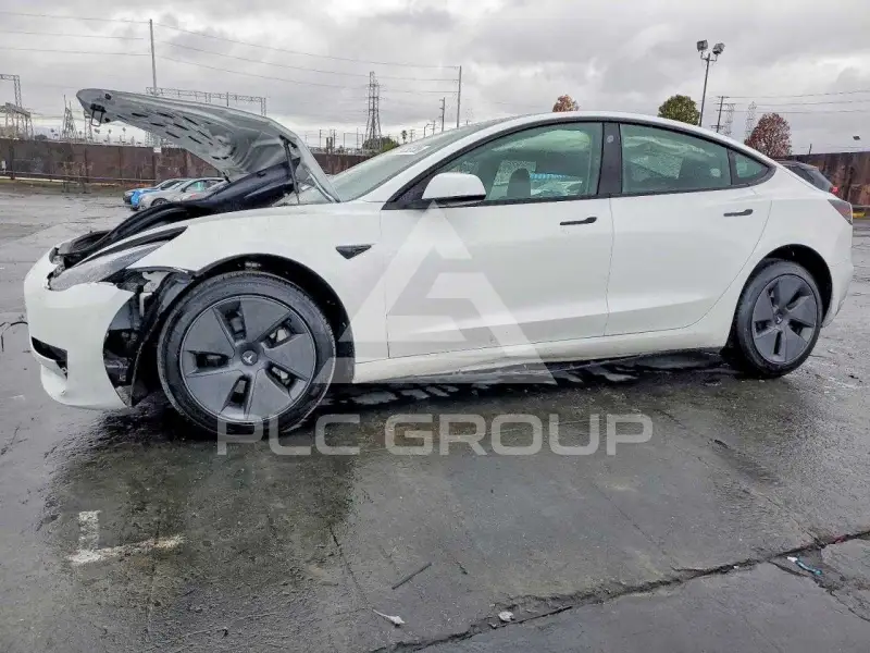 2023 Tesla Model 3 фото