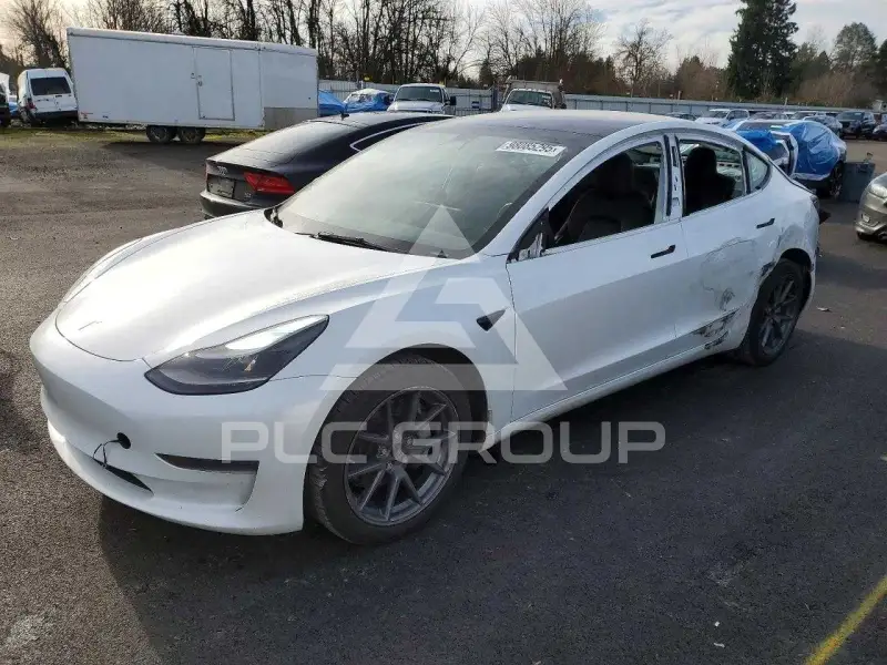 2023 Tesla Model 3 фото