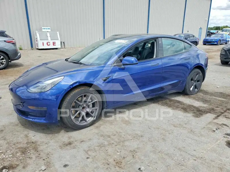 2023 Tesla Model 3 фото