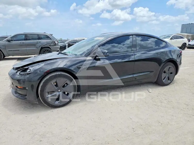 2023 Tesla Model 3 фото