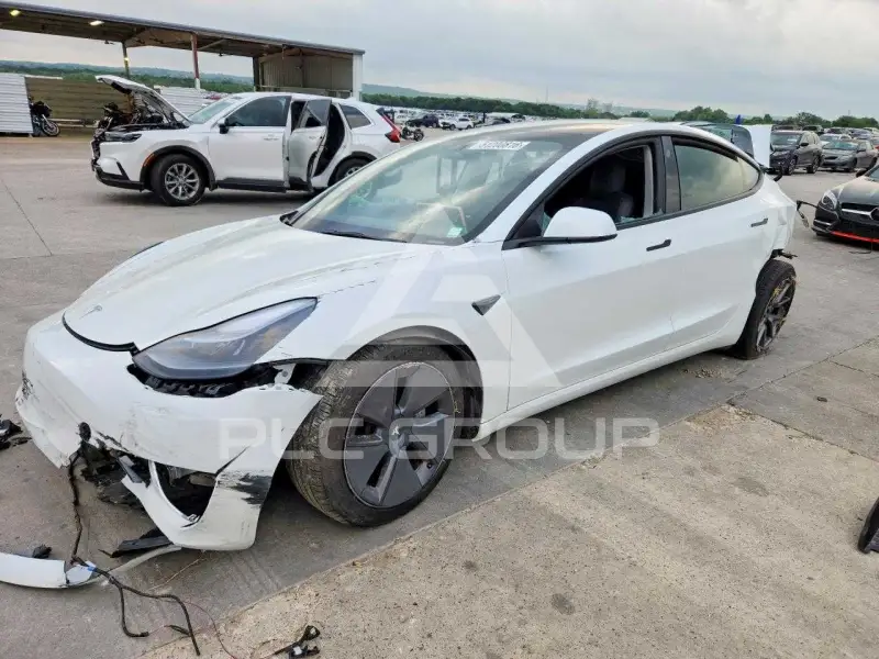 2023 Tesla Model 3 фото