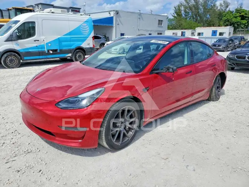 2023 Tesla Model 3 фото