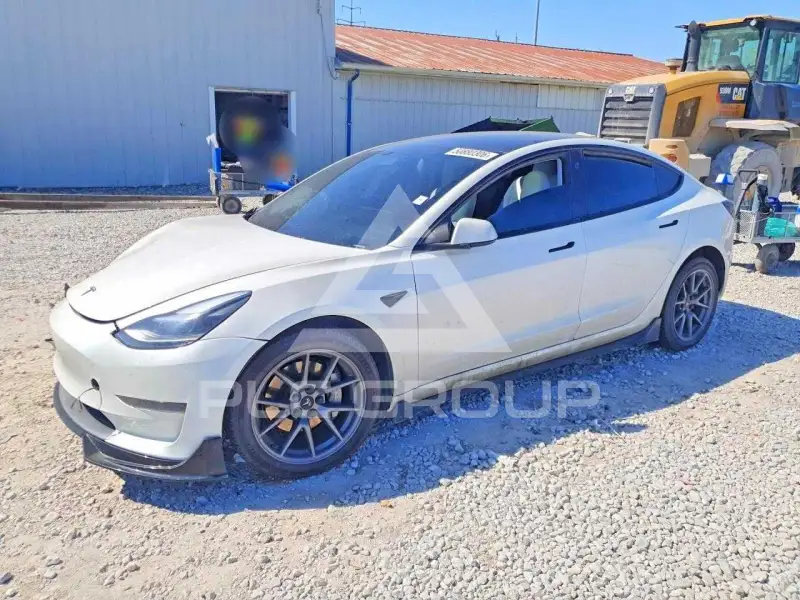 2023 Tesla Model 3 фото