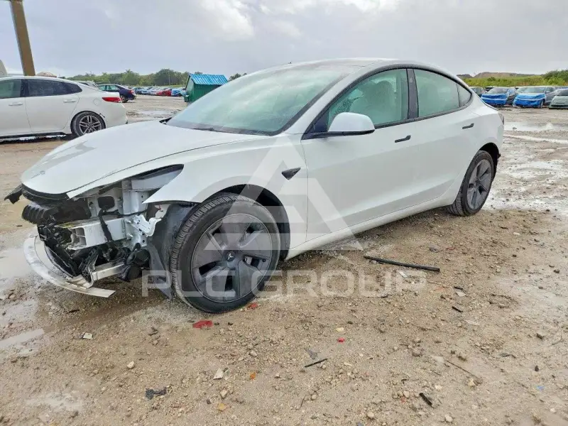 2023 Tesla Model 3 фото