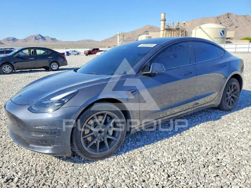 2023 Tesla Model 3 фото