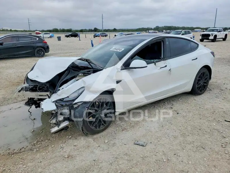 2023 Tesla Model 3 фото