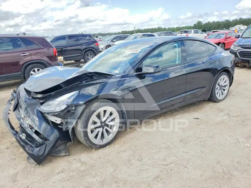2023 Tesla Model 3 фото