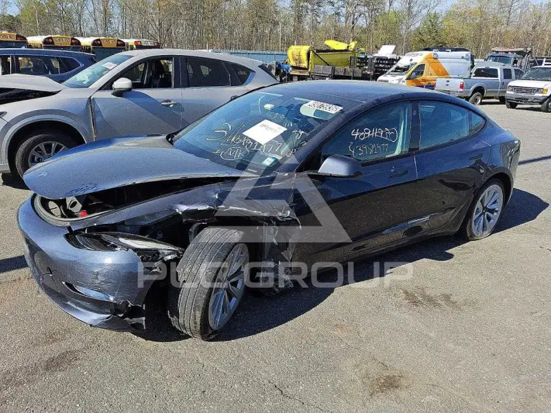 2023 Tesla Model 3 фото