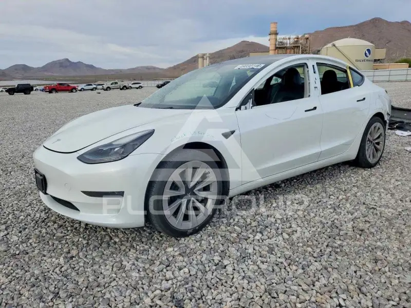 2023 Tesla Model 3 фото