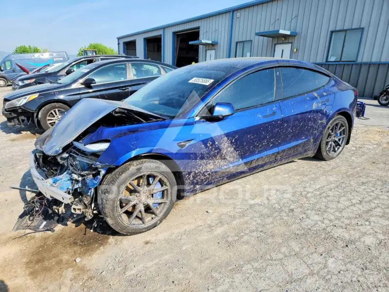 2023 Tesla Model 3 фото