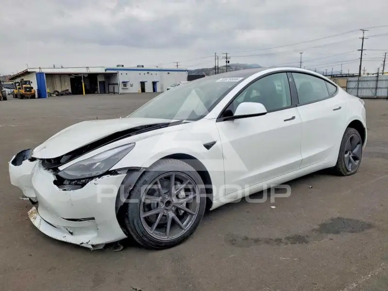 2023 Tesla Model 3 фото