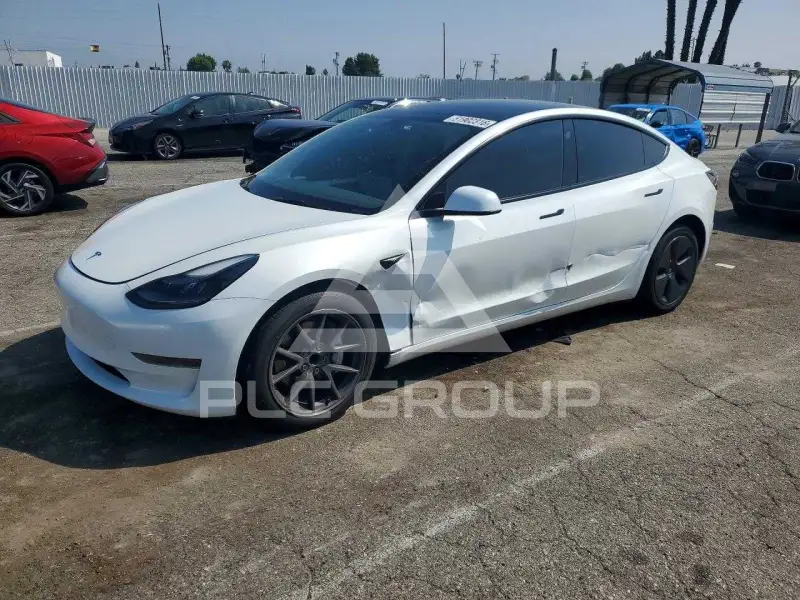 2023 Tesla Model 3 фото
